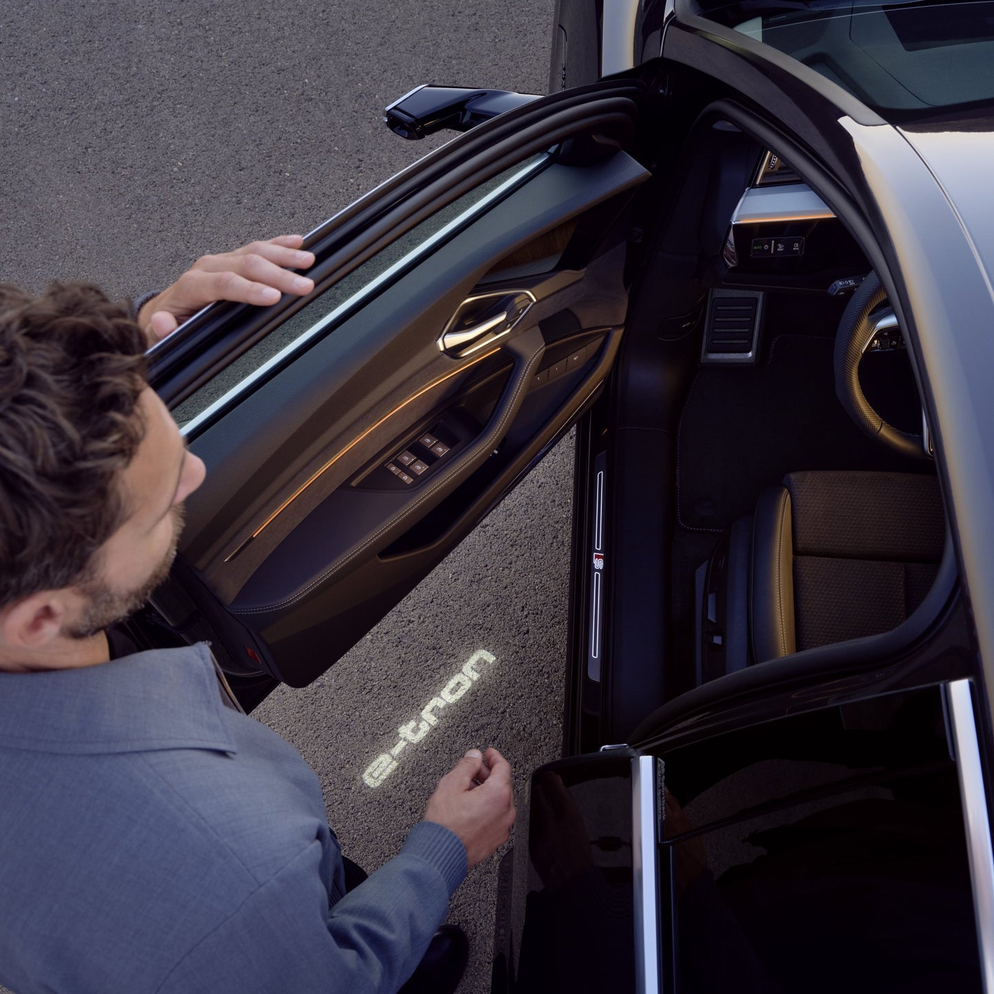 Door entry LED lights, e-tron