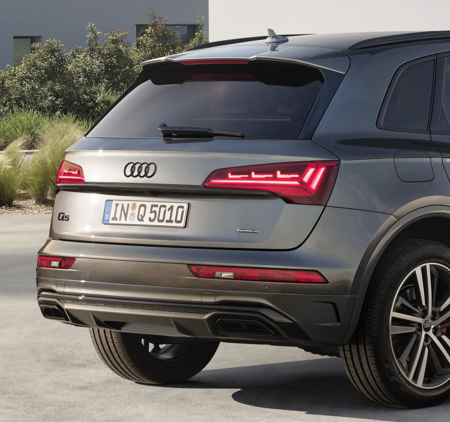 Audi rings, rear. Black Q5