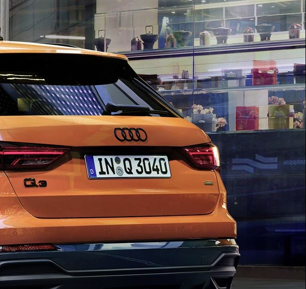 Audi rings, rear. Black Q3