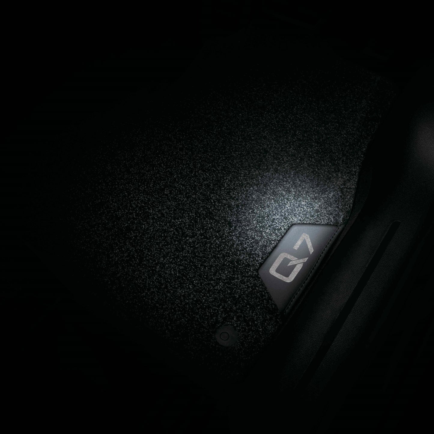 Deep-pile textile floor mats. Front Q7
