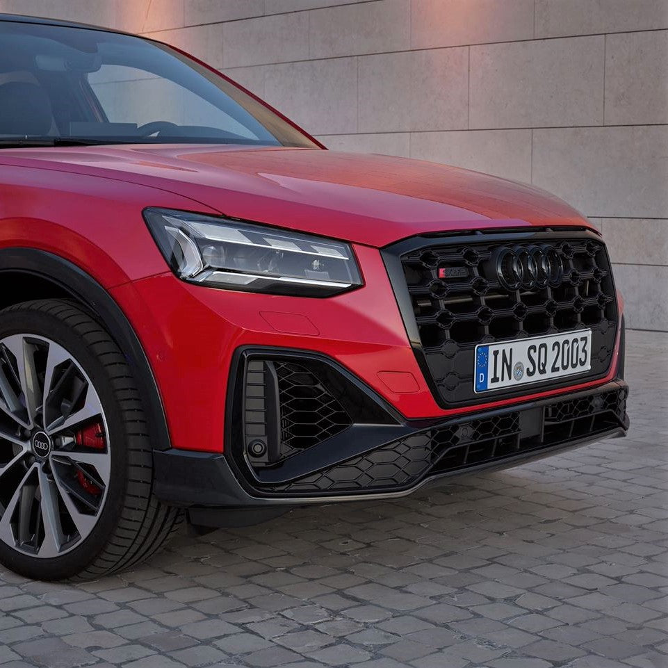 Audi rings, front. Black Q2 | Q8