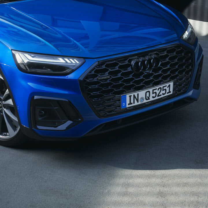 Audi rings, front. Black Q5