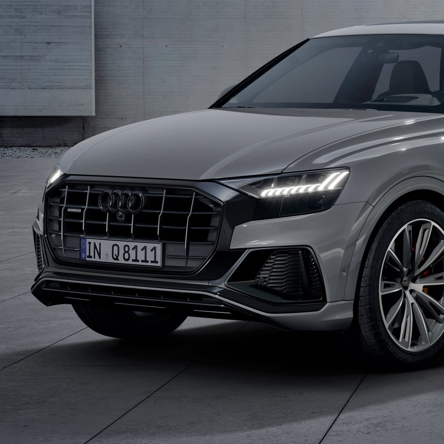 Audi rings, front. Black Q2 | Q8